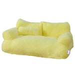 Panier de luxe pour chat doux et confortable, en peluche jaune, parfait pour le repos et la détente de votre animal.