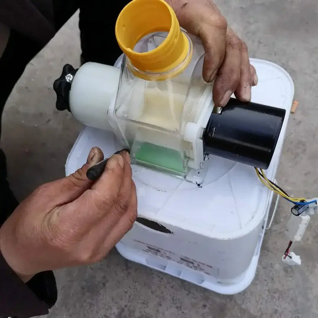 Pet Feeder Fully Automatic Timed Feeding 12/220 Volt DC Discharge Machine Remote for Chickens