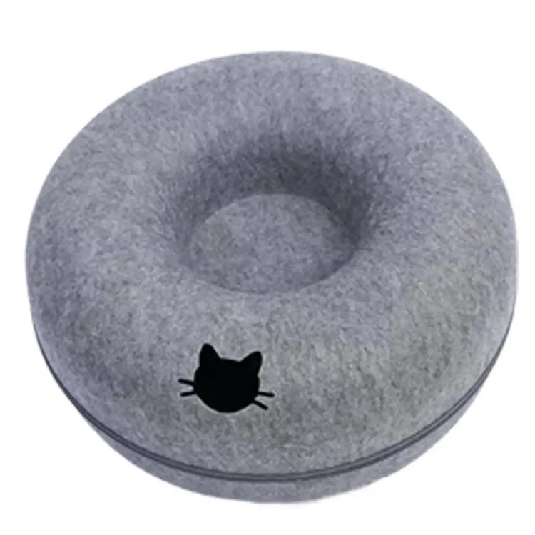 tunnel pour chat douillet en feutre gris, lit confortable pour chat, espace de repos et de jeu pour félins.